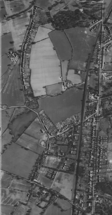 This image has an empty alt attribute; its file name is Emmbrook-aerial-view-Apr-1944.png